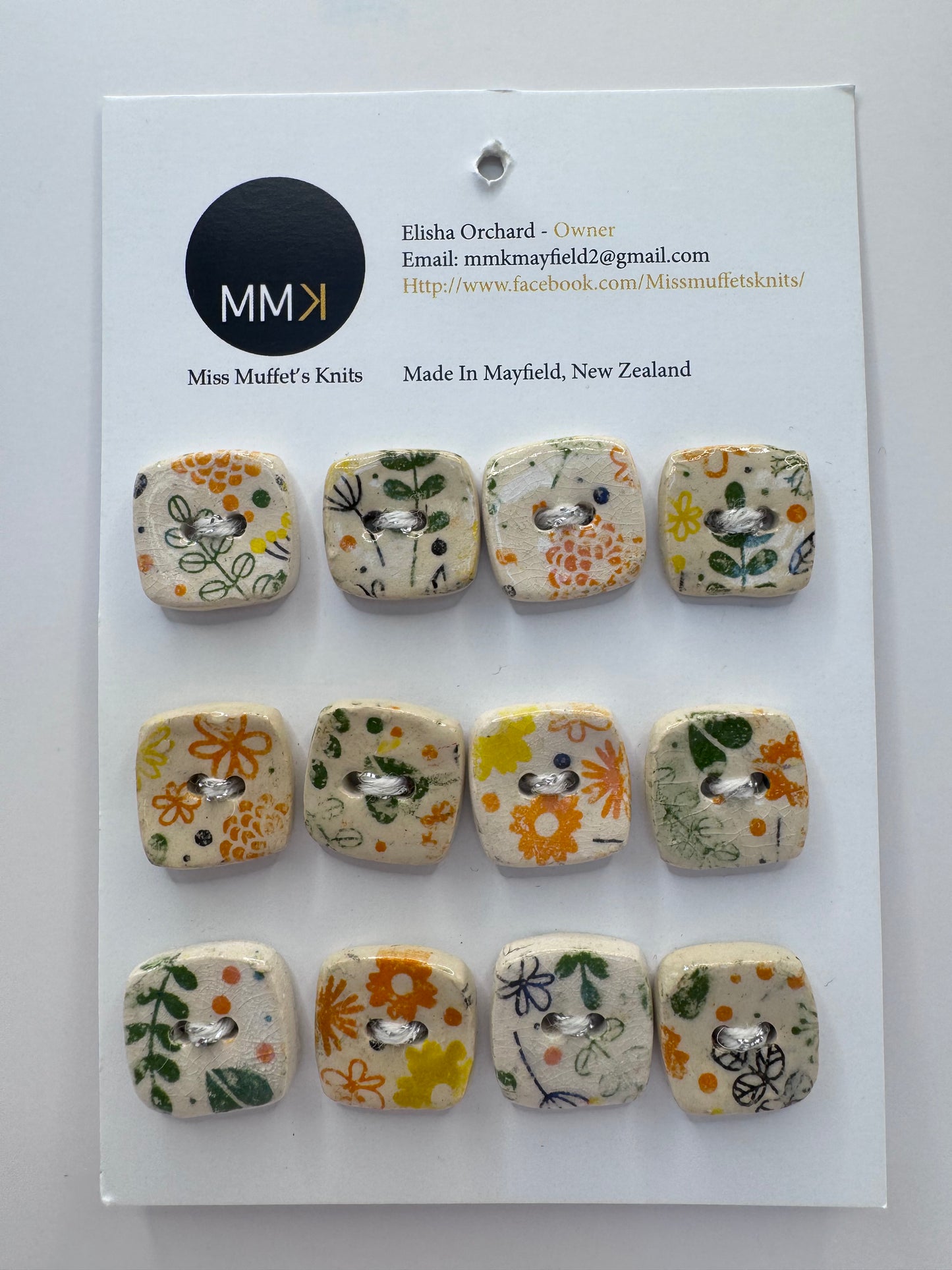 Miss Muffet's Knits: Ceramic Buttons 12 per sheet/1.5cm
