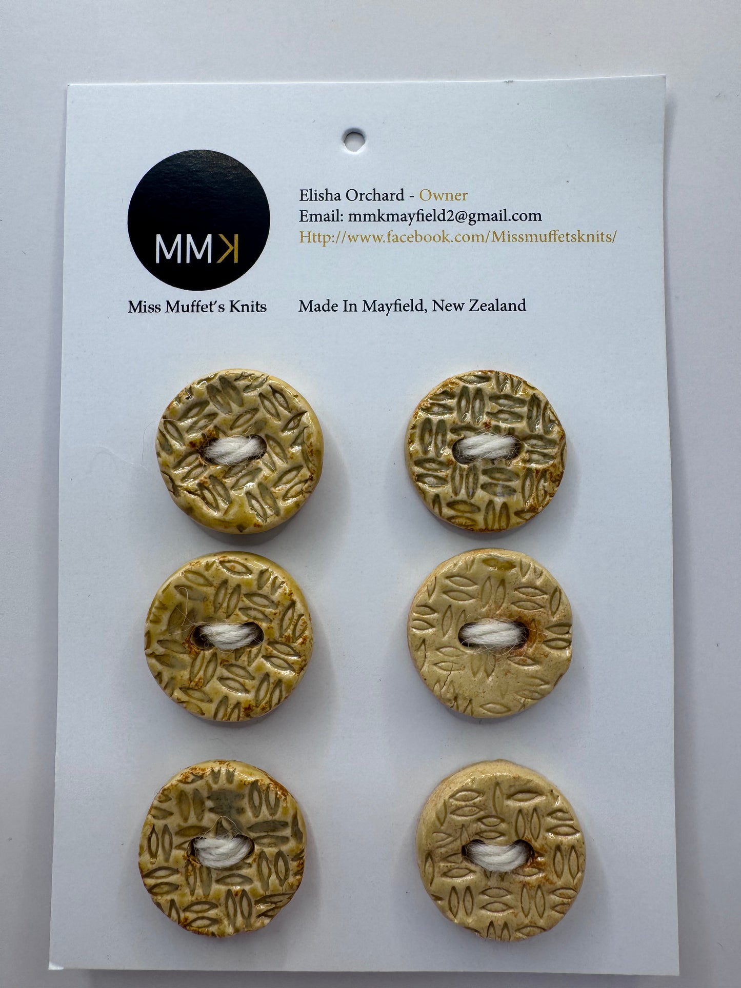 Miss Muffet's Knits: Ceramic Buttons - 2cm 6 per sheet