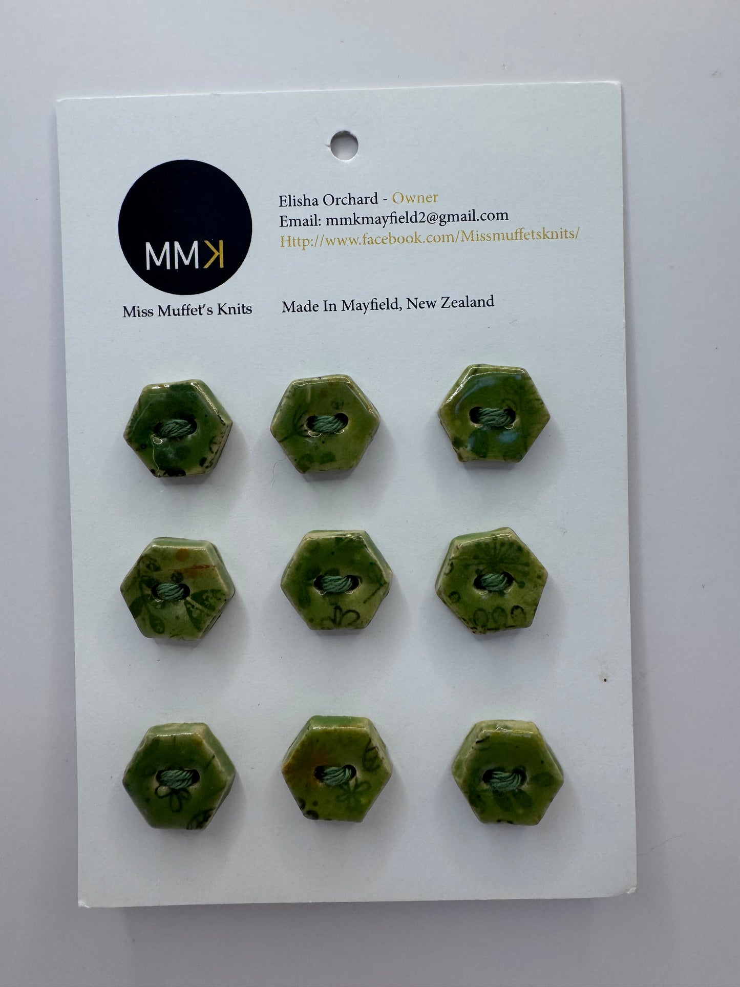 Miss Muffet's Knits: Ceramic Buttons - 9 per sheet